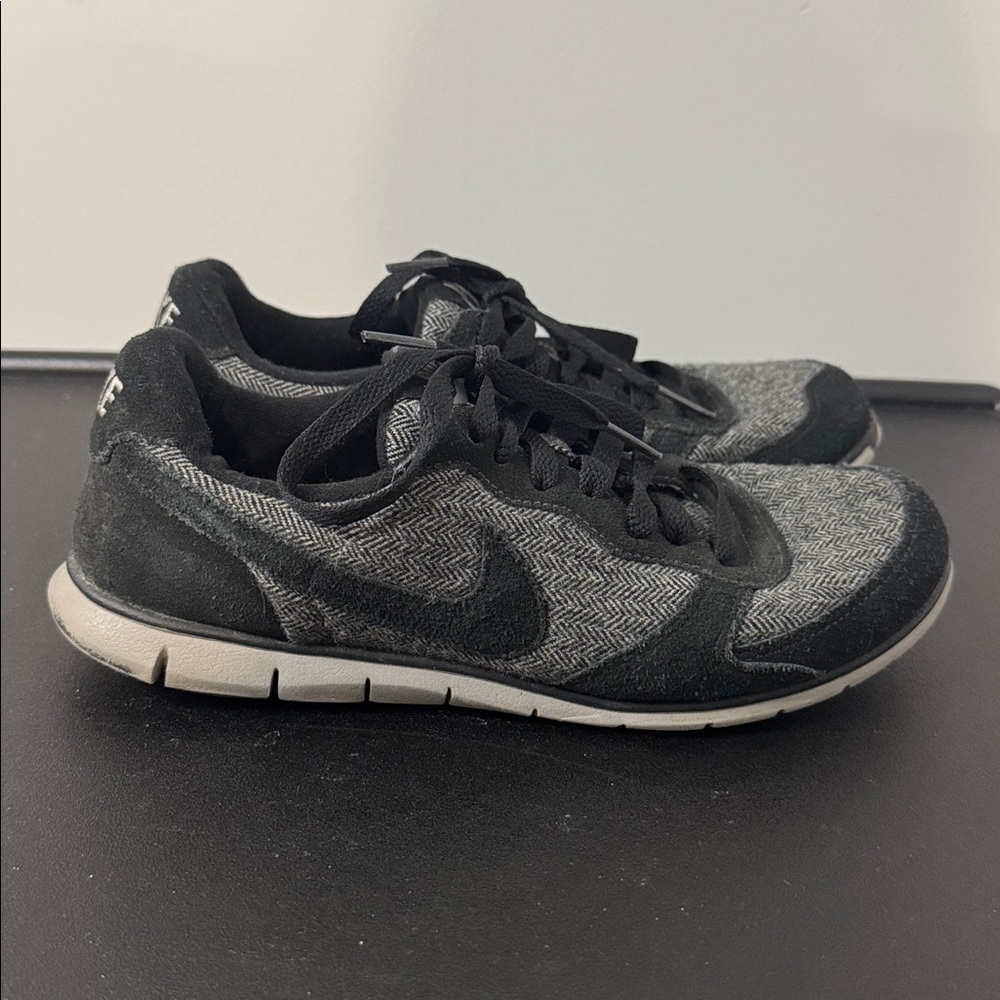 Nike Eclipse Herringbone Black and Gray Sneakers Women’s Size 6.5 GUC